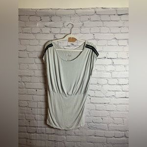 Adorable grey blouse!